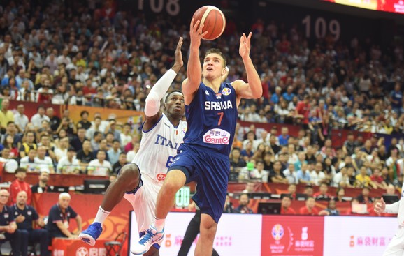 Maestralni Bogdan Bogdanović na meču Srbija - Italija