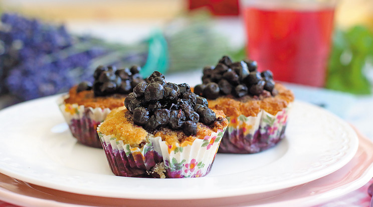 Kívül-belül áfonyás muffin