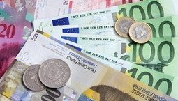 Złoty słabnie. Euro, dolar i frank w górę [KURSY WALUT. CZWARTEK 5.03.2026]