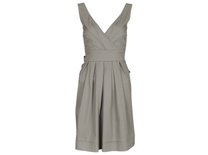 Kobiecości nigdy dość - modne sukienki na lato 2011 z kolekcji Top Secret