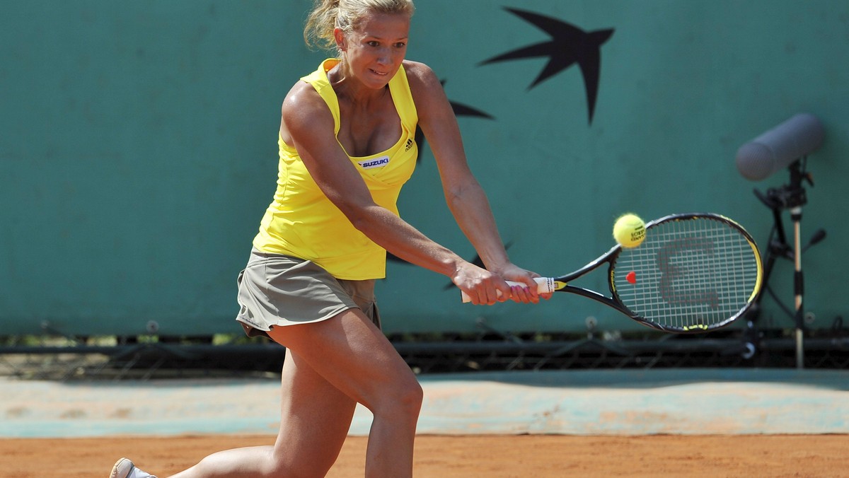 Marta Domachowska, grająca w parze z Natalie Grandin z RPA, awansowała do półfinału gry podwójnej podczas tenisowego turnieju WTA rozgrywanego na ziemnych kortach w szwedzkim Baastad.