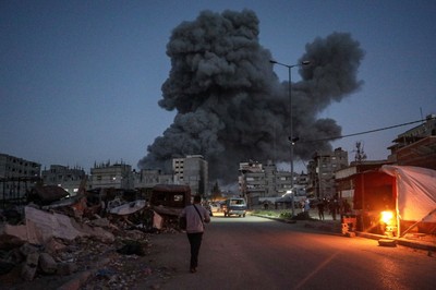 Izrael ostrzelał oznakowany konwój karetek. Ciała ofiar i wraki pojazdów zakopano w piasku. Wyciekło ponure nagranie...