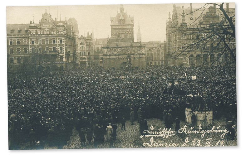 Protest niemieckich mieszkańców Gdańska przeciwko postanowieniom traktatu wersalskiego, 23 marca 1919 r. fot. AAN
