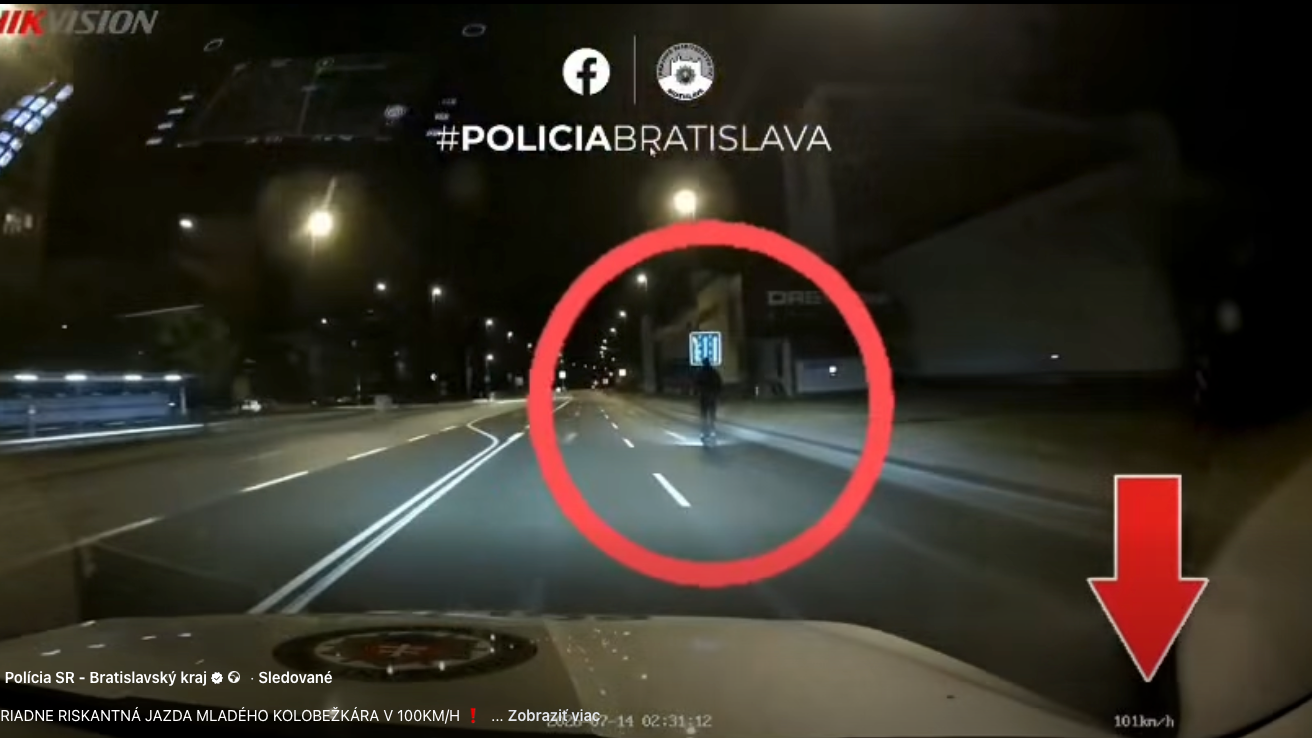 Mladý jazdec na elektrickej kolobežke sa rúti Bratislaou 100 km/h