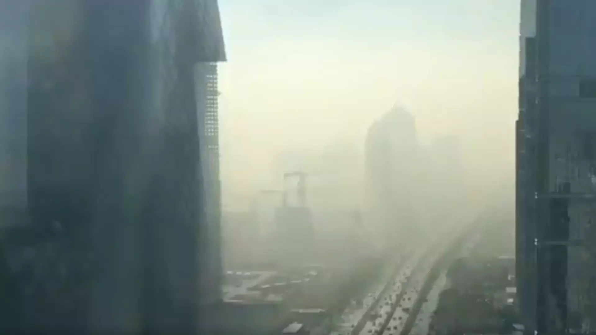 Tak właśnie wygląda smog i po tym filmie mamy ochotę uciec z miasta na zawsze