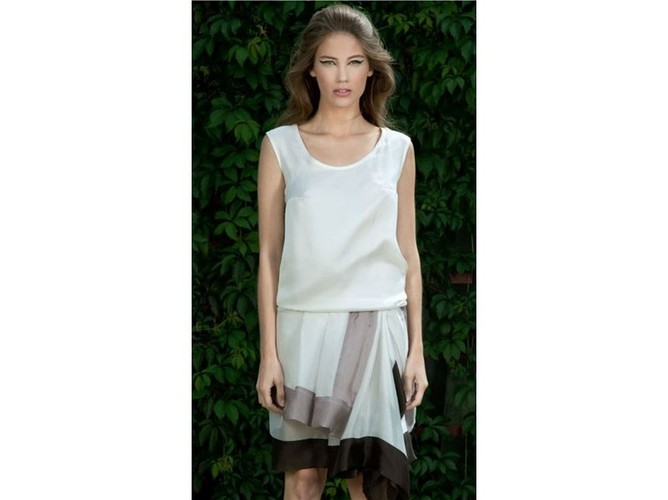 Luz i swoboda: zwiewne sukienki z kolekcji Langner wiosna-lato 2011