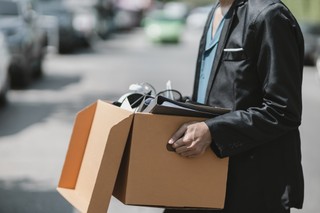 Zwolnienia grupowe 2025. Przeważyły koszty pracy i energii. Ekspert: konieczna robotyzacja