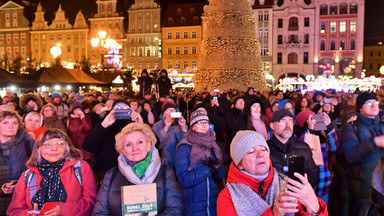 Tłumy we Wrocławiu oglądały ceremonię wręczenia Nobla Oldze Tokarczuk