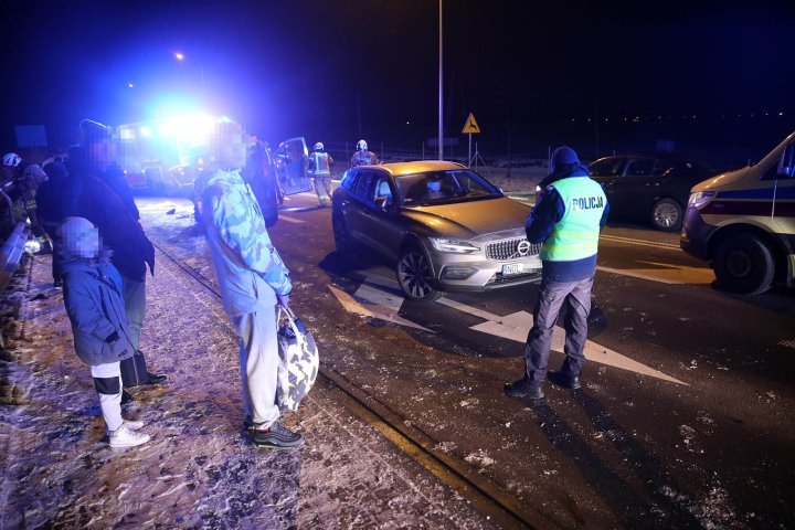 Wypadek pod Olsztynem. W zdarzeniu brały udział m.in. dwa osobowe busy [ZDJĘCIA, WIDEO]