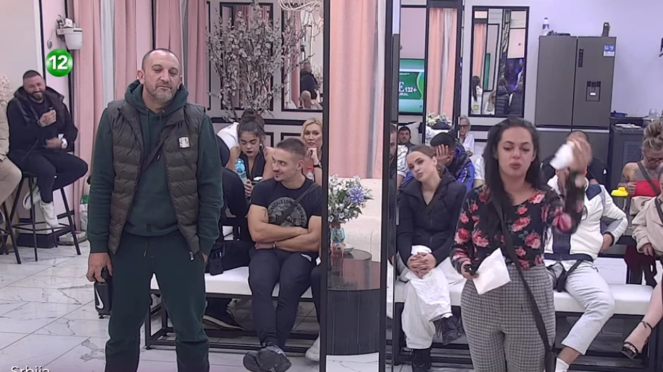 Rada (20) sumnja da je trudna sa Stojinim sinom: Njegova reakcija izazvala šok