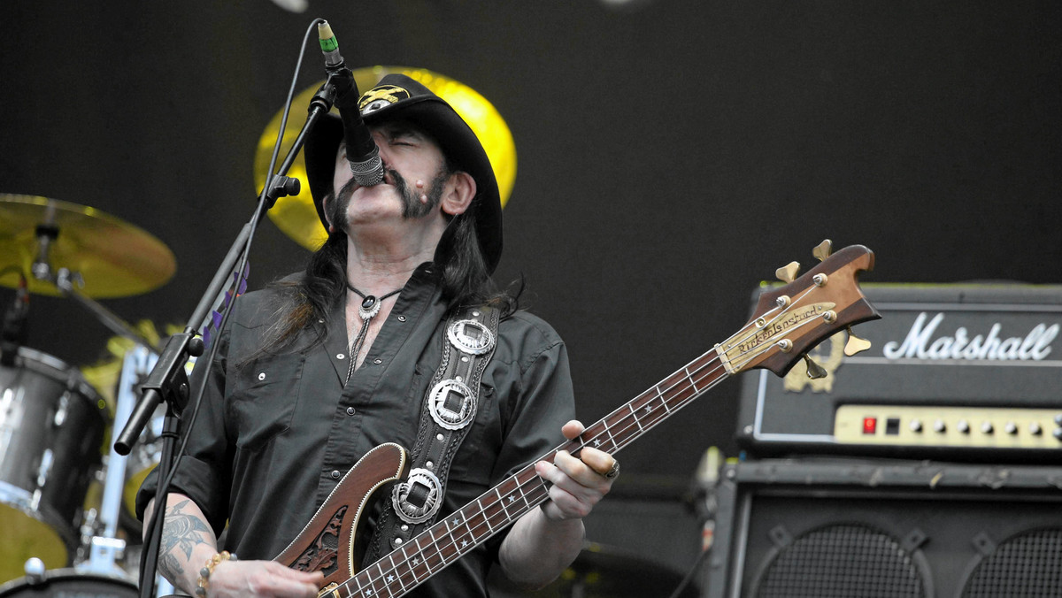 Lemmy Kilmister, frontman brytyjskiego zespołu Motörhead przegrał walkę z nowotworem. O śmierci muzyka poinformował zespół na swoim profilu na Facebooku. Przyczyną zgonu Lemmy'ego Kilmister'a była choroba nowotworowa. W ostatnich latach Lemmy Kilmister, znany z rozrywkowego trybu życia, kilka razy przekładał trasy koncertowe z powodu stanu zdrowia, zdarzało mu się też przerywać koncerty.