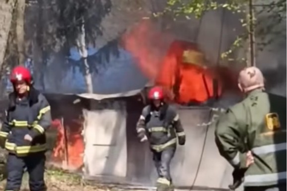 (VIDEO) OGROMAN POŽAR NA BEŽANIJI Gore silne barake, vatrogasci na terenu
