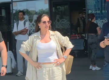 CECA RAŽNATOVIĆ SLETELA U BEOGRAD: Na ramenu preskupa torba, ali svi gledaju u njena stopala (FOTO)