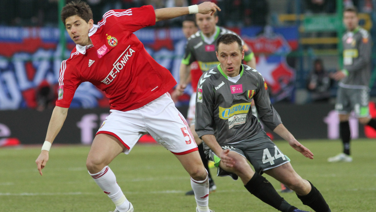 Wisła Kraków przegrała na własnym stadionie z Koroną Kielce 0:1 (0:0) w meczu 19. kolejki T-Mobile Ekstraklasy. Jedynego gola dla gości zdobył Paweł Sobolewski. Gospodarze przez większość drugiej połowy grali w "dziesiątkę" po czerwonej kartce dla Michała Czekaja. Dla młodego wiślaka to już druga taka kara w ostatnim czasie. A z ostatnich czterech rozegranych spotkań, Wisła aż trzy musiała kończyć w osłabieniu.