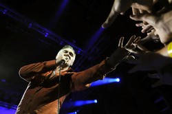 Morrissey na nowej płycie śpiewa covery protest songów z lat 60. i 70.