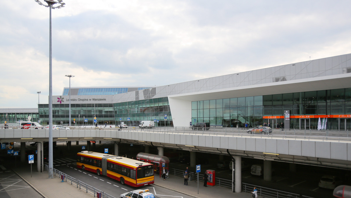 Dobiegła końca modernizacja starej części terminalu A na warszawskim Lotnisku Chopina. W piątek obiekt został oddany do użytku podróżnych. Dzięki zmianom przepustowość portu ma w najbliższych latach sięgnąć liczby 20 mln pasażerów rocznie.