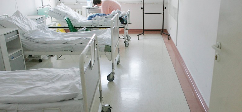 Pacjent złamał dwie nogi, złożą mu jedną