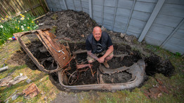 Döbbenet: 70 éves maradványokat ásott elő egy férfi a hátsó kertjéből