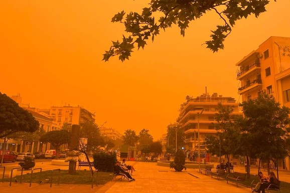 "ŠTA JE OVO, LJUDI?"Afrička prašina paralisala Atinu: Niko ne može da veruje da ovako izgleda grad (FOTO)