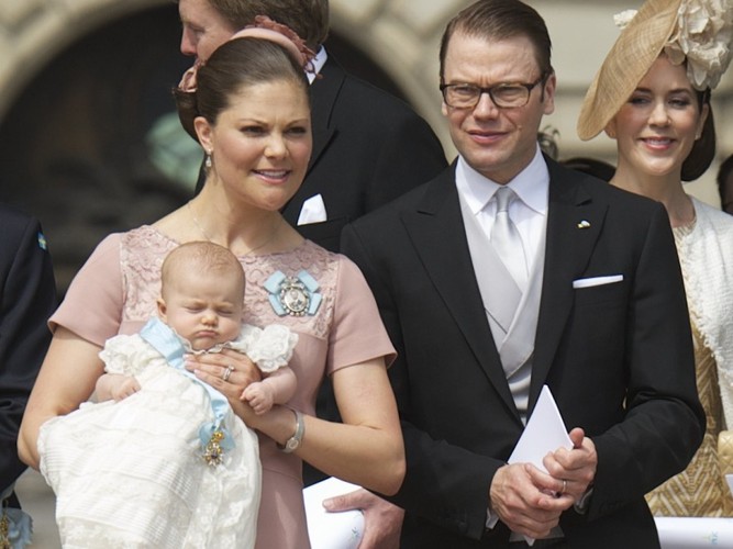 Księżniczka Victoria i książę Daniel z córeczką Estelle