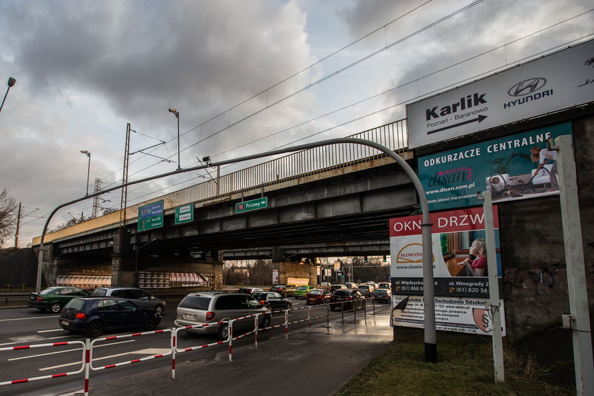 Kolejarze usuną szpecące reklamy z wiaduktów w Poznaniu