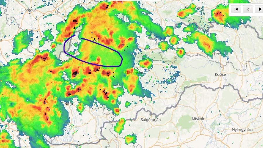 Meteorológovia varujú pred silnými búrkami, ktoré ohrozujú bezpečnosť letov.