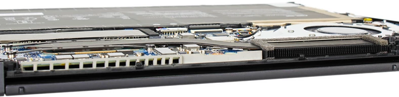 Asus ZenBook Flip S (UX371EA) – skromny układ chłodzenia złożony z cienkiego ciepłowodu i małych żeberek