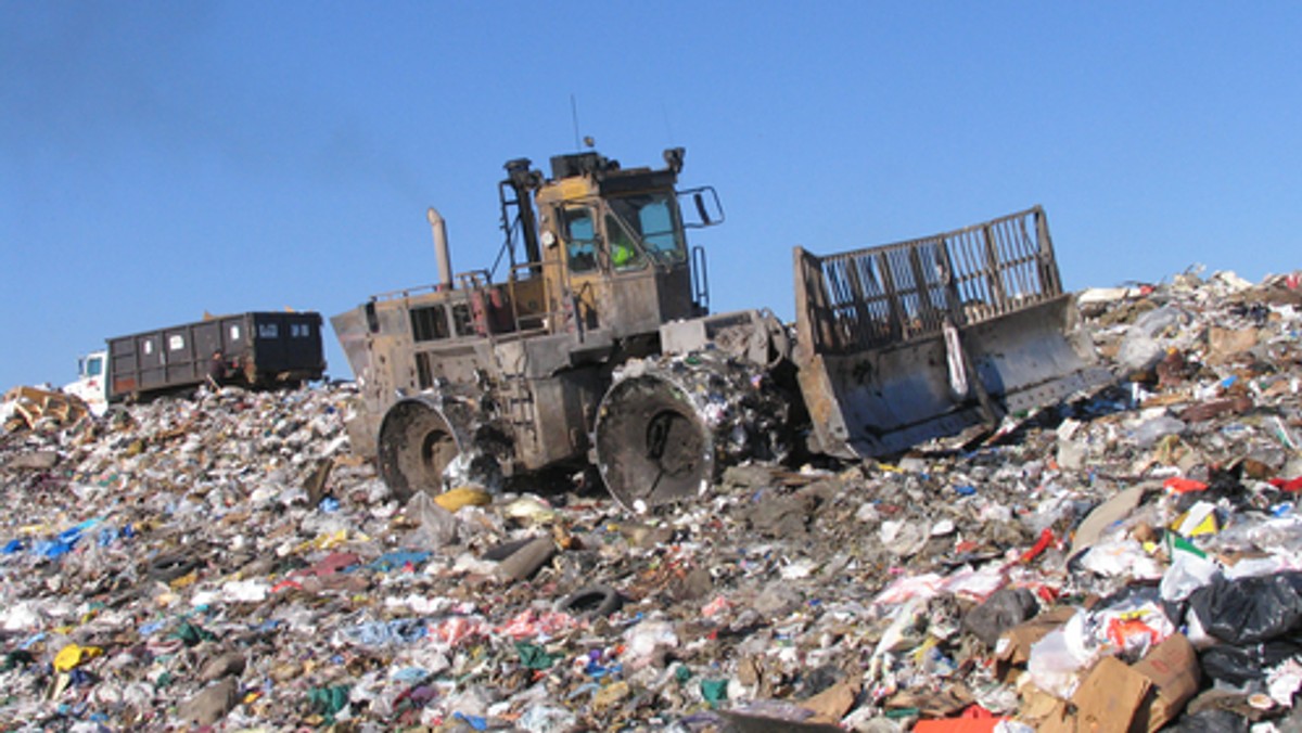 Odkąd Chiny przestały przyjmować plastikowe odpady z Europy, UE ma coraz większy śmieciowy problem. Zwłaszcza Niemcom grożą góry plastiku.