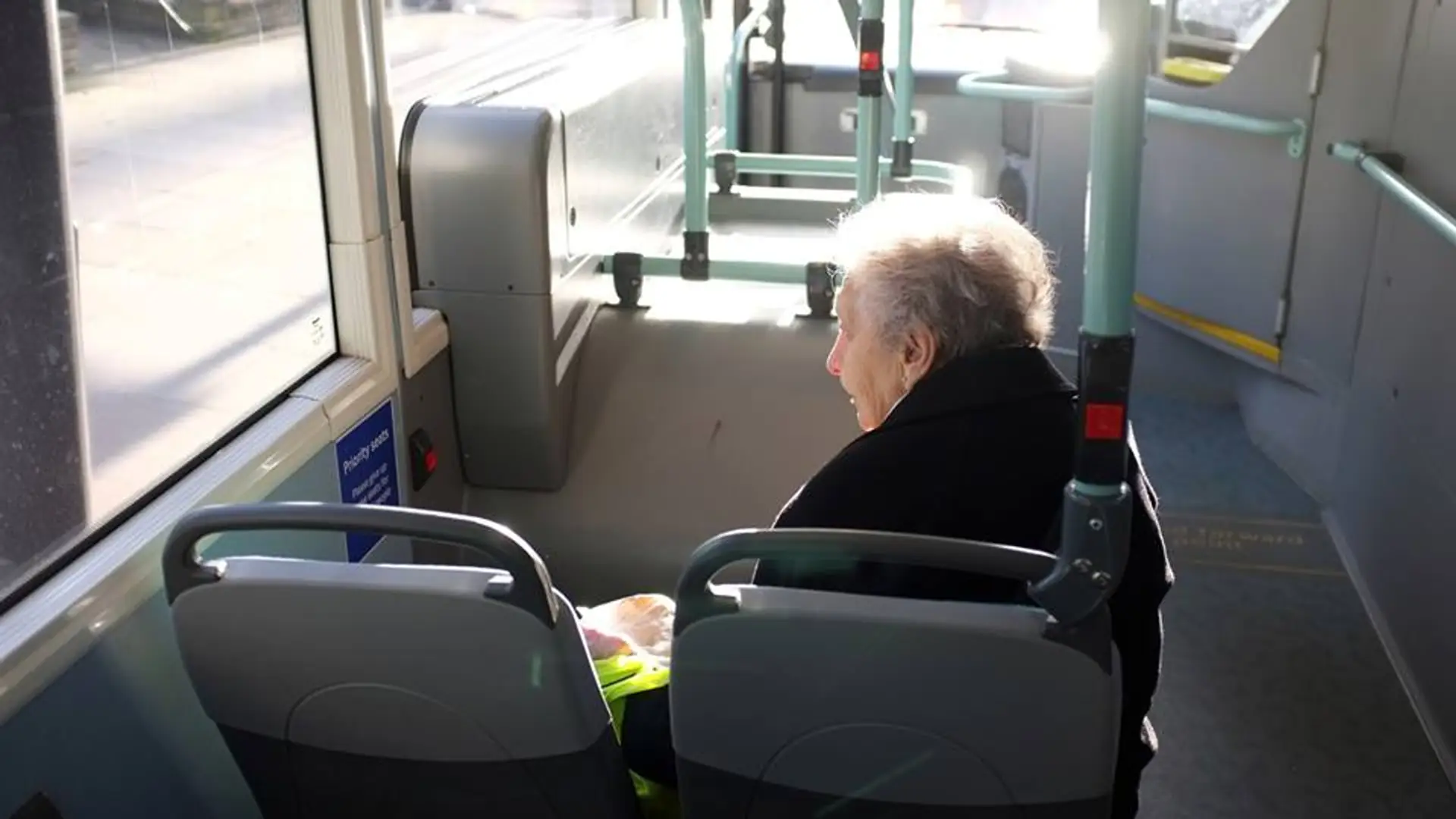 Starsza kobieta w autobusie, powiedziała mi, co myśli o smartfonach. Jej słowa są bezcenne [KOMENTARZ]