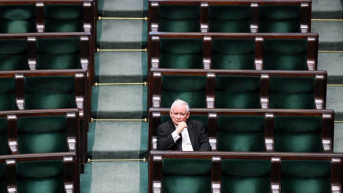 Jarosław Kaczyński w Sejmie podczas zdalnego posiedzenia