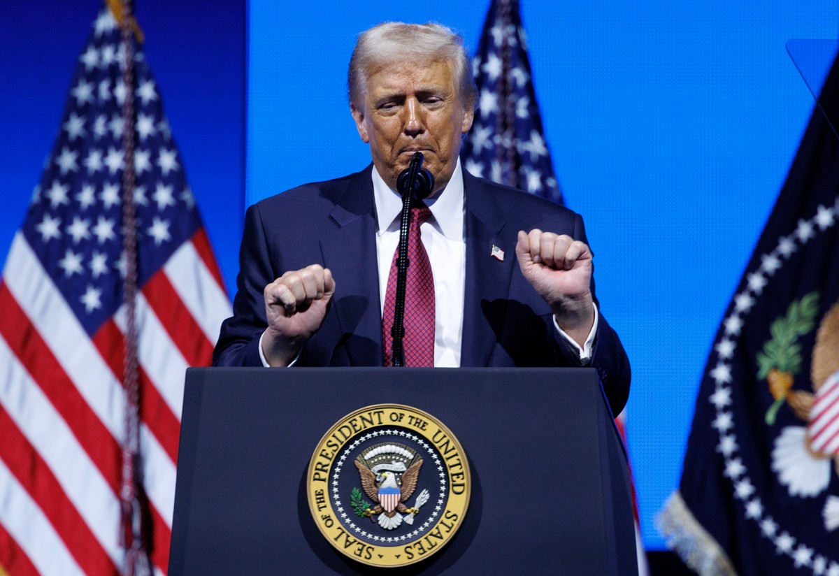 Prezydent USA faworytem do zdobycia Pokojowej Nagrody FIFA. Donald Trump dostanie ją po "znajomości"