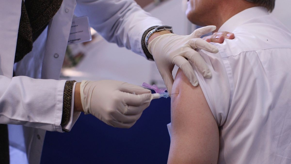 Vaccinul antigripal:  ce trebuie ce să mănânci și să bei înainte și după imunizare pentru a reduce riscul efectelor adverse