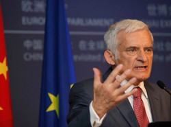 Katolicy z Polski protestują u Buzka przeciw kalendarzowi