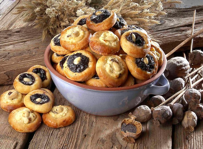Recept za mladenčiće - kolačiće koji se tradicionalno prave za Mladence, a donose sreću 