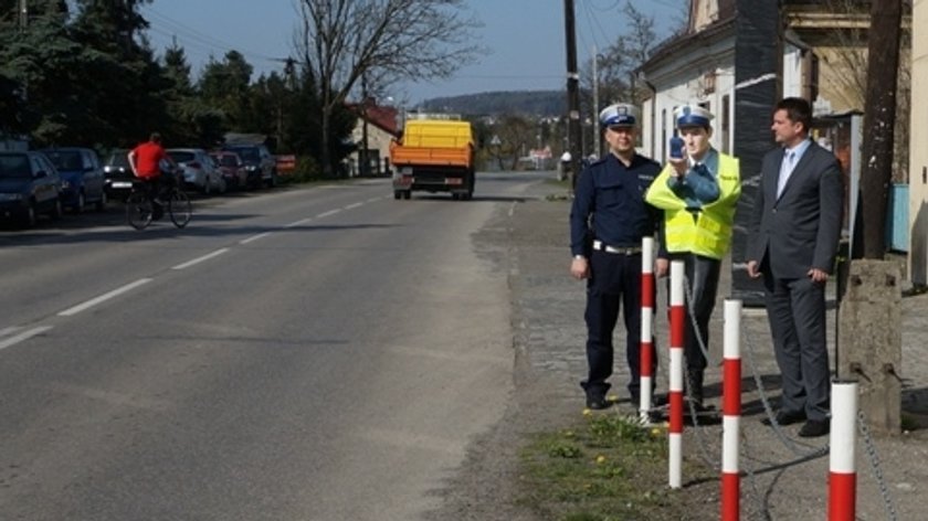 Sołtys Pogórza, jak szeryf! Wymyślił bat na kierowców!