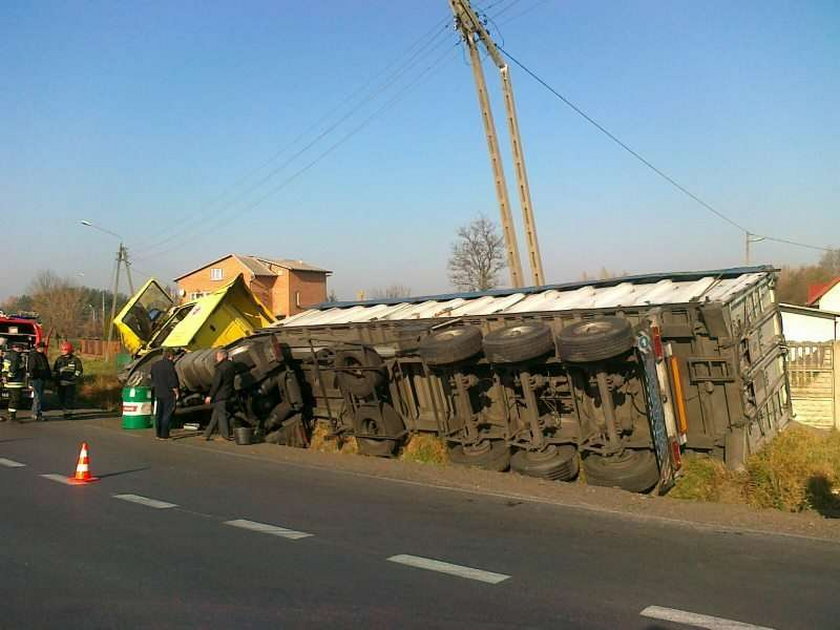 Tak TIR wpadł do rowu. FOTY