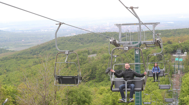 Az utasok madártávlatból csodálhatják a mátrai tájat/ Fotó: Varga Imre 