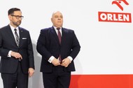 Prezes Orlenu Daniel Obajtek i minister aktywów państwowych Jacek Sasin