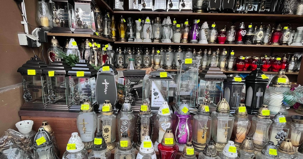 Gdzie kupić najtańsze znicze? Tyle trzeba zapłacić w Biedronce, Dino, Aldi i Kauflandzie