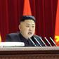 Kim Dzong Un Korea Północna siedzi blady