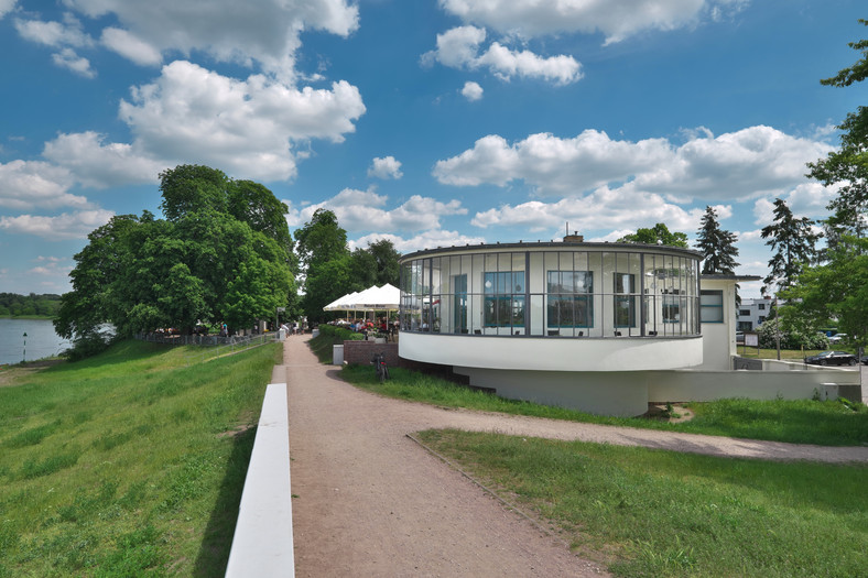 Dessau, Kornhaus- budynek w stylu Bauhaus 