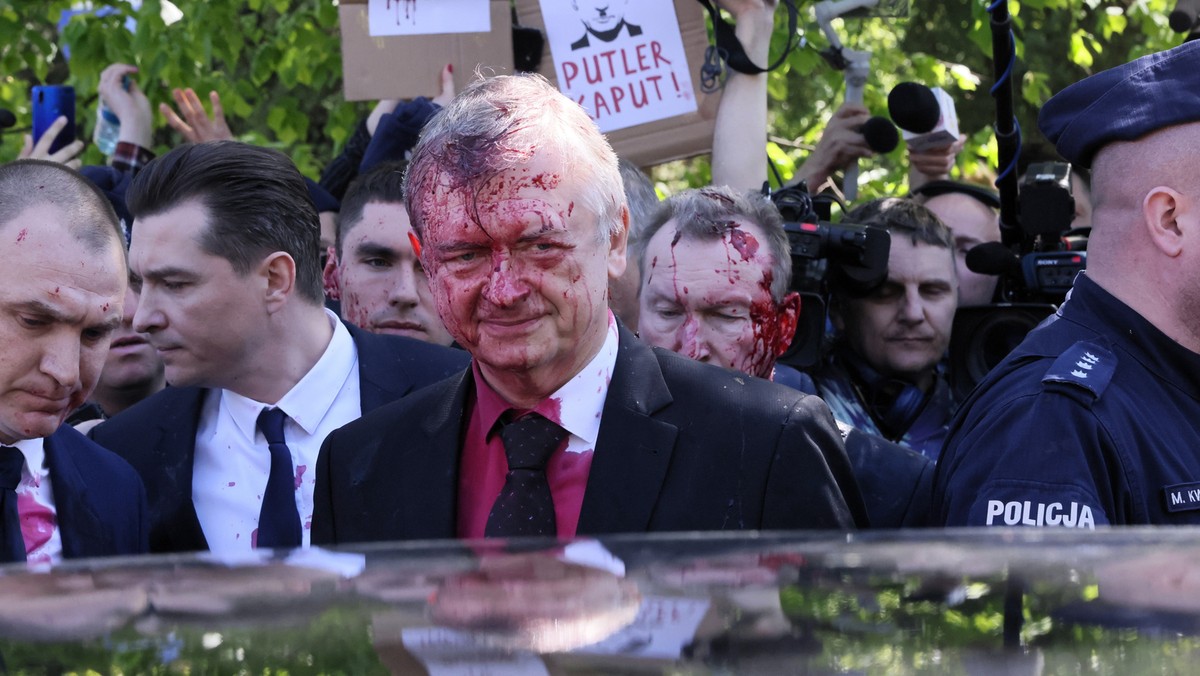 22509110 - WARSZAWA PROTEST PRZY MAUZOLEUM ŻOŁNIERZY RADZIECKICH (Siergiej Andriejew)