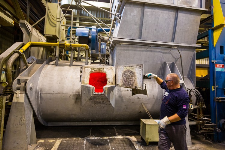 <b>Na zdjęciu:</b> Piec odlewniczy do aluminium w odlewni koncernu Volkswagen AG w Poznaniu
<br><br>rpo/ dym/
<br>fot.  (mr) PAP/Marek Zakrzewski