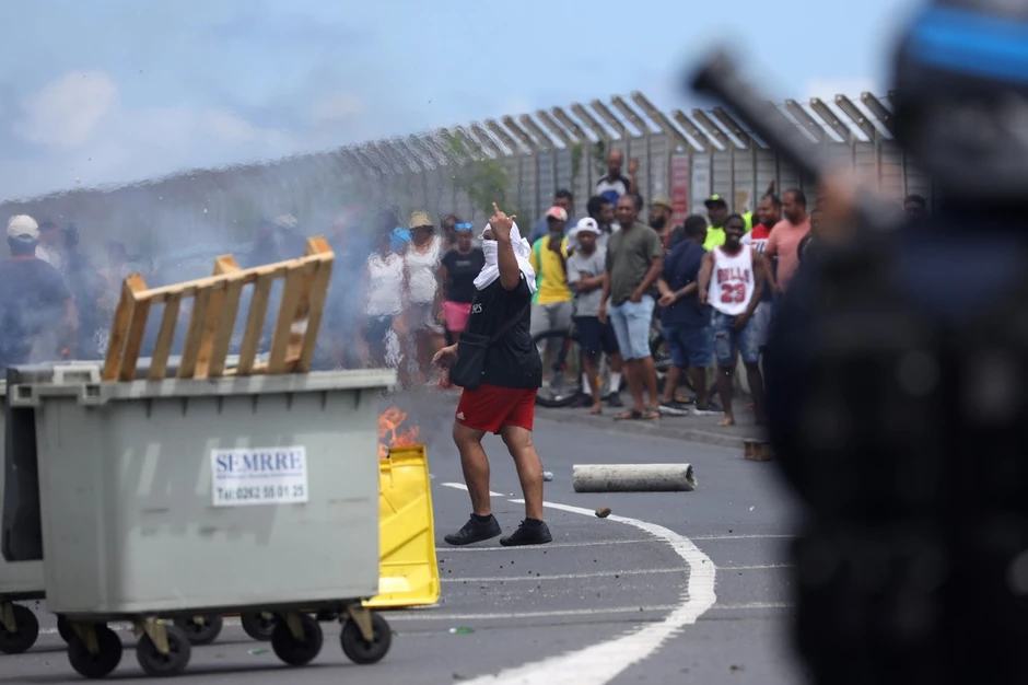 Policija je uzvratila suzavcem