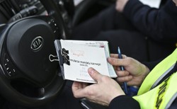 Trzecia tablica rejestracyjna już od stycznia. Ministerstwo po cichu zmieniło prawo