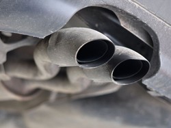 Francja wycina starsze silniki Diesla. Wprowadzono zakaz wjazdu do Paryża