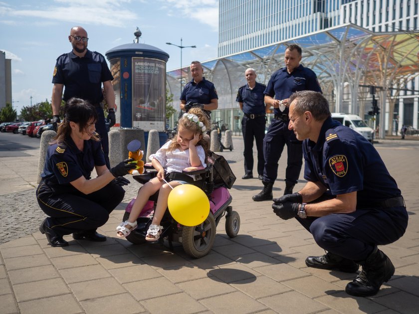 Mamo, kiedy moje nóżki będą chodziły?