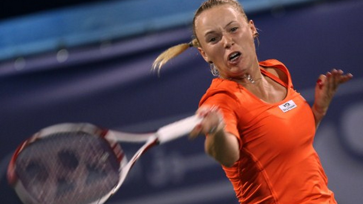 Rozstawiona z numerem jeden Dunka polskiego pochodzenia Caroline Wozniacki wygrała z Francuzką Alize Cornet 6:0, 6:3 w ćwierćfinale turnieju WTA w Kopenhadze z pulą nagród 220 tys. dolarów.