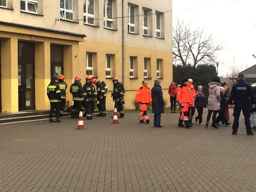 Wadowice. Ktoś rozpylił gaz w szkole. Ewakuowano ponad 500 uczniów