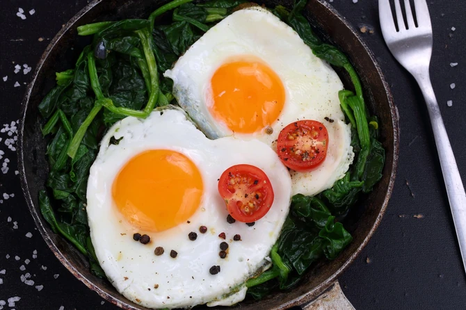 Pržena jaja sa spanaćem